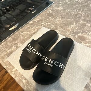 Givenchy Black and White Logo Slides